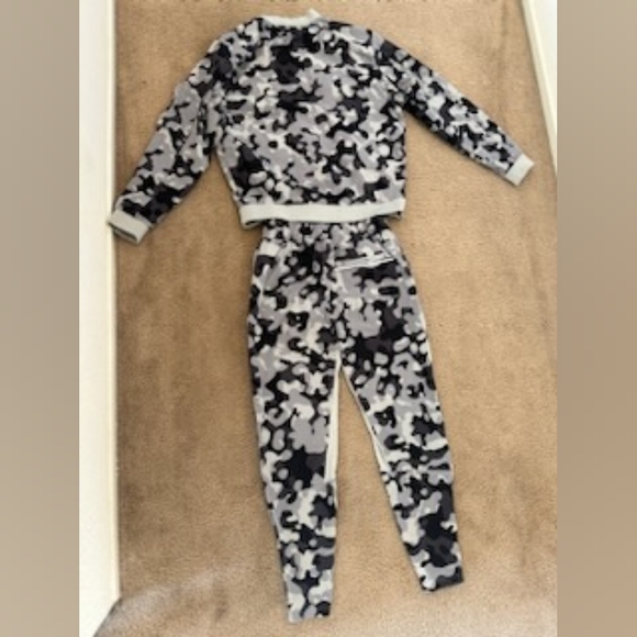 Legends Men's Gray Camo Track Suit [FINAL MARKDOWN] - Picture 3 of 7